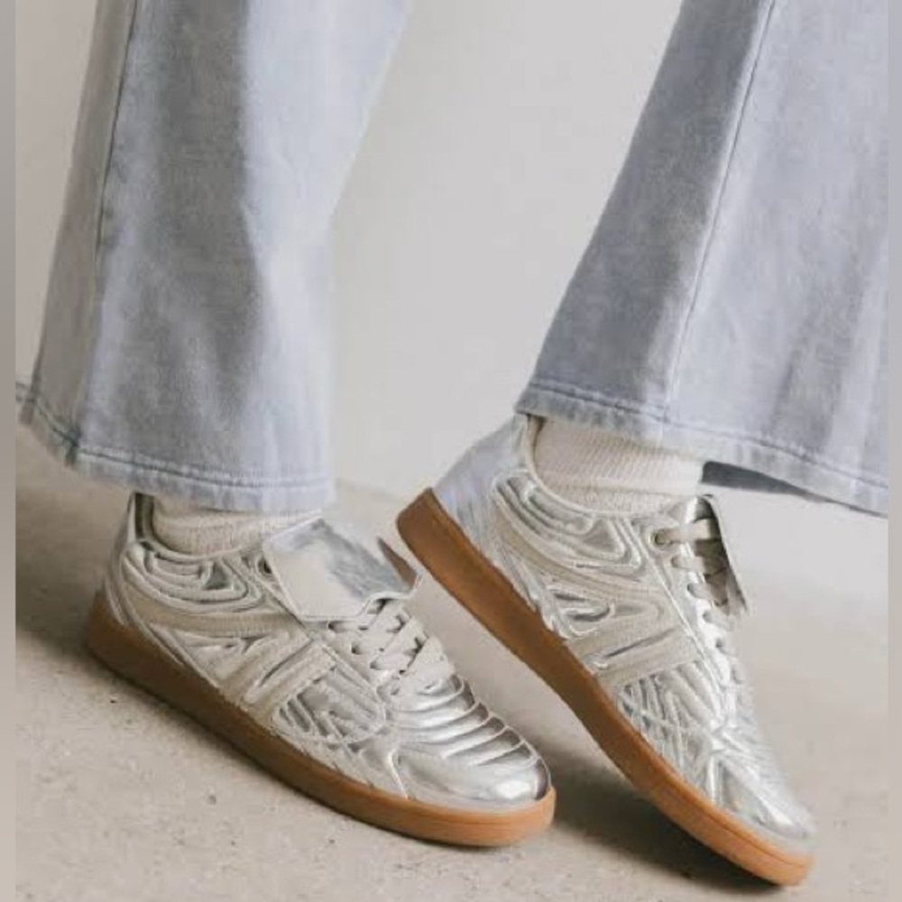 New In box Steve Madden Women's Madrid Foldover Lace Up metallic Sneakers
